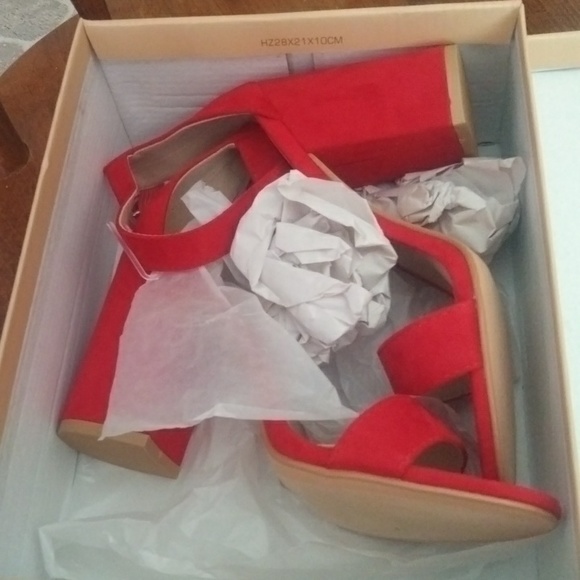 Block Heels never worn - Picture 2 of 3